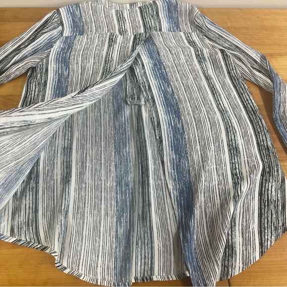 Astr Split Back striped tunic top large - Picture 5 of 12